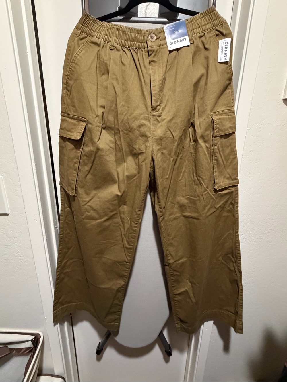 Old Navy Men's Cargo Pants in Khaki